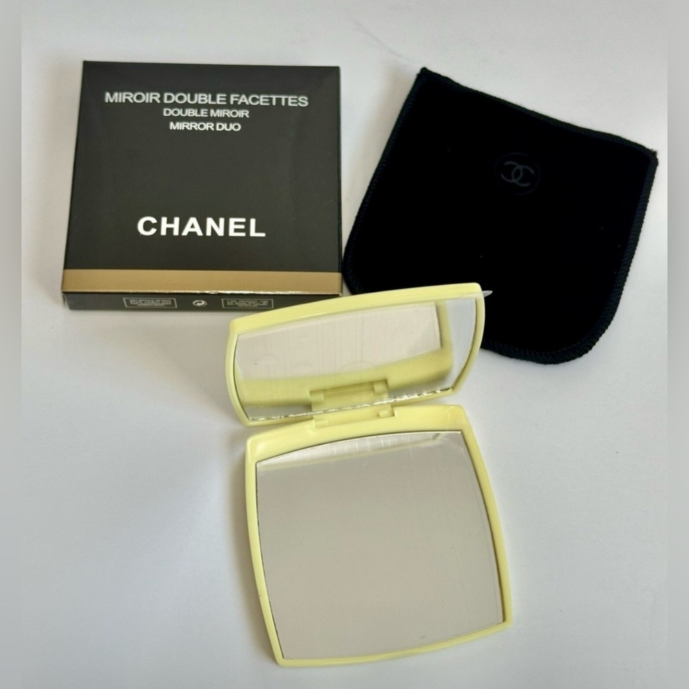 CHANEL Mirror Duo Compact Double Facette in Yellow GWP NWB - Picture 3 of 10